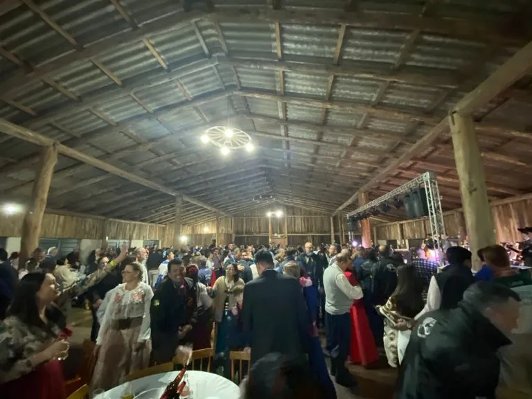 Baile do CTG Gaudérios da Querência com Mano Lima foi um sucesso