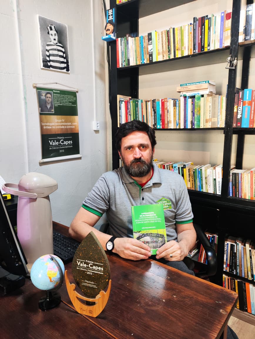 Início da história da AGEFA/EFASC vira livro.