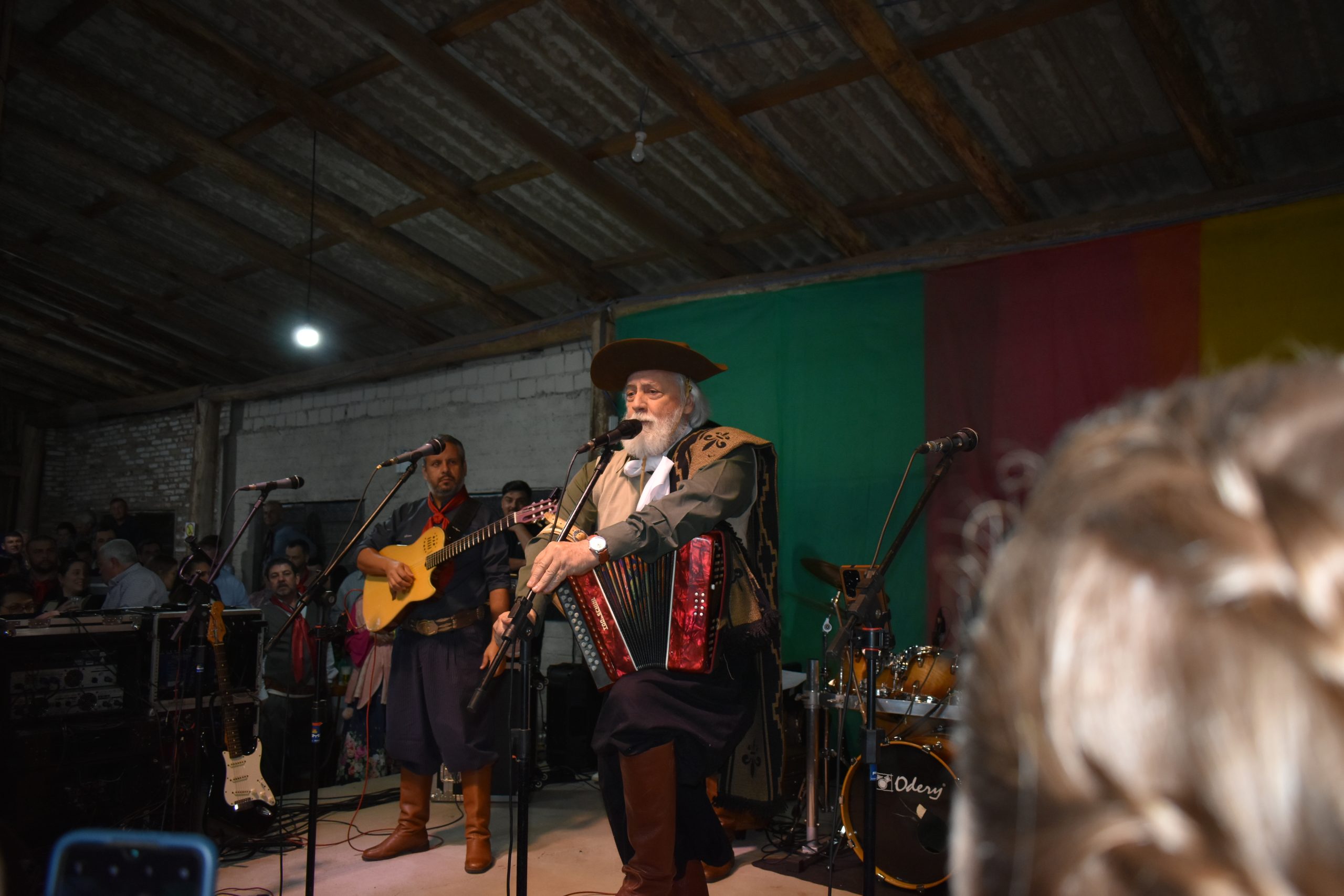 CTG Gaudérios da Querência promove grande festa com Mano Lima e Grupo