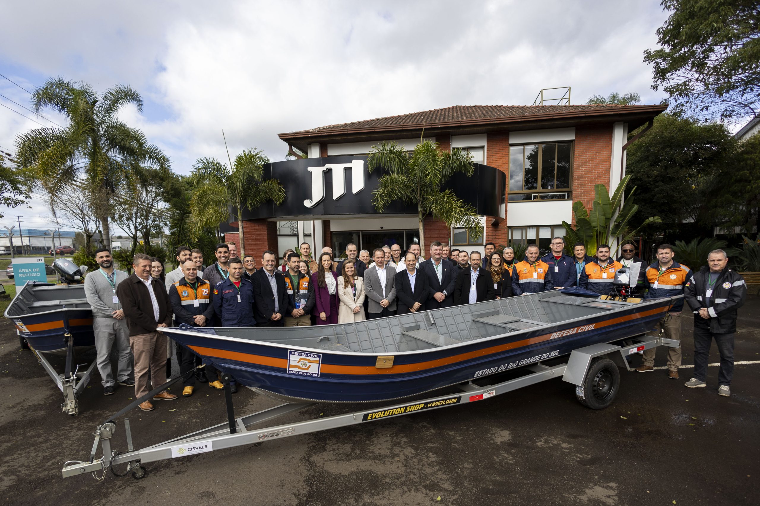 Primeiros barcos doados pela JTI equipam Defesas Civis de Santa Cruz e Venâncio Aires