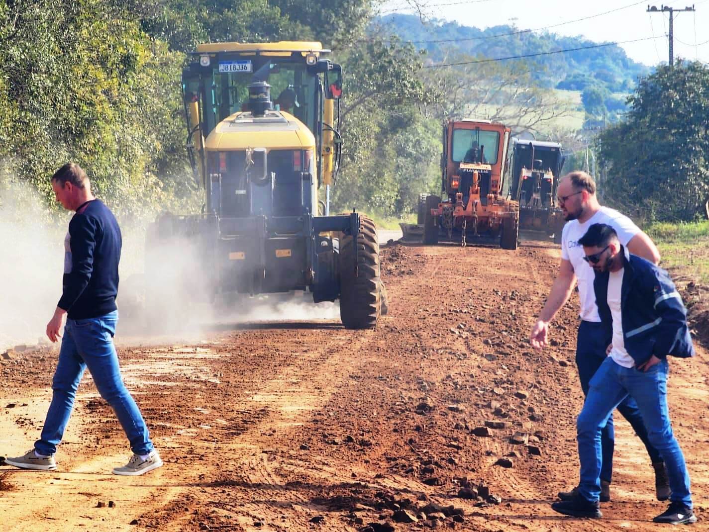 Secretaria de Obras intensifica recuperação das estradas municipais