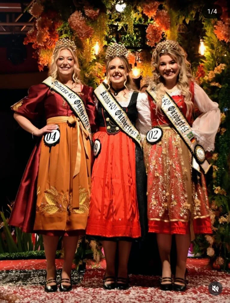 Rafaela Nicknig é eleita rainha da 40ª Oktoberfest