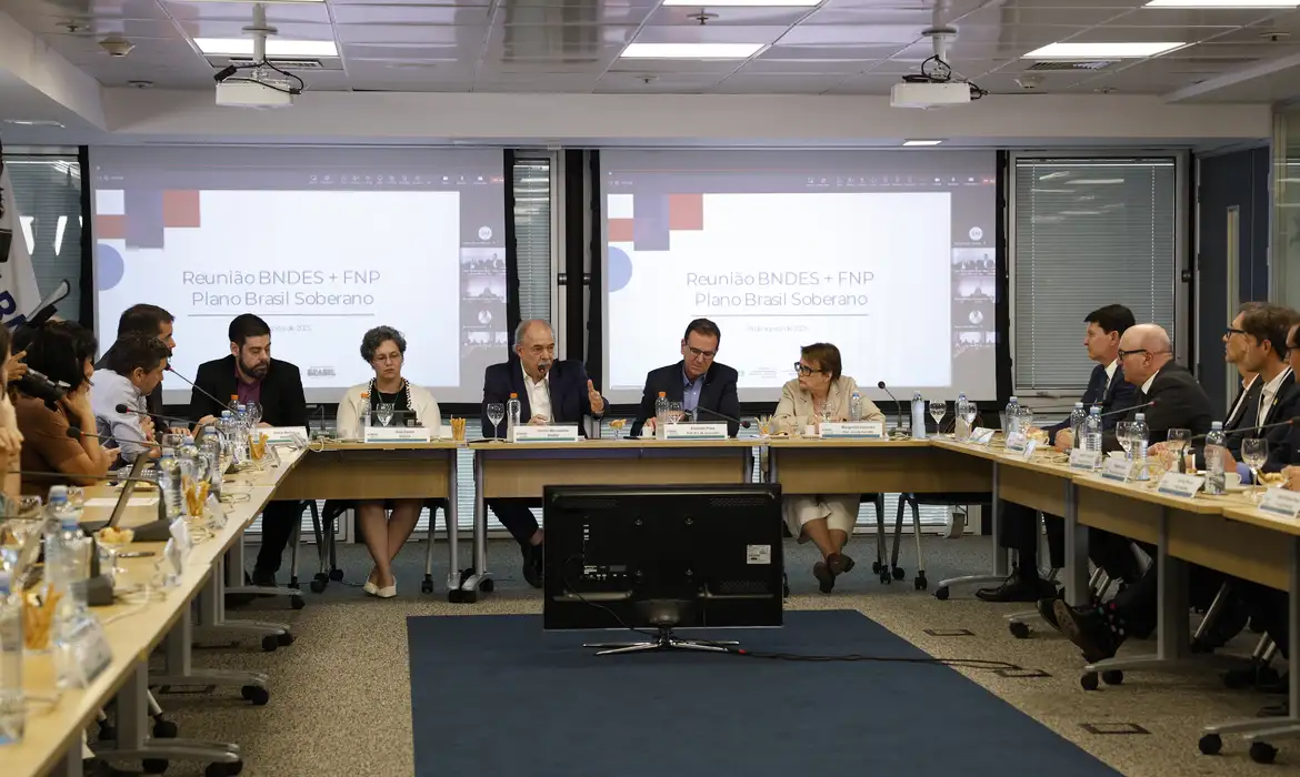 BNDES estuda suspensão temporária de dívidas de empresas afetadas pelo tarifaço dos EUA