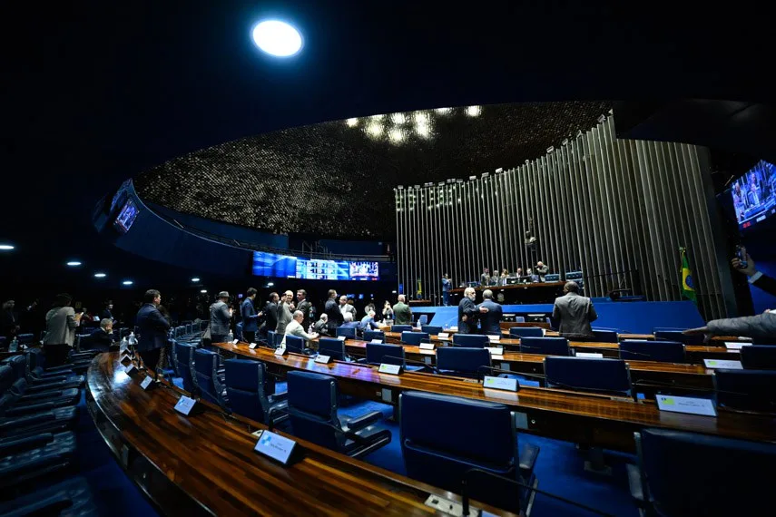Senado aprova isenção do Imposto de Renda para quem ganha até dois salários mínimos