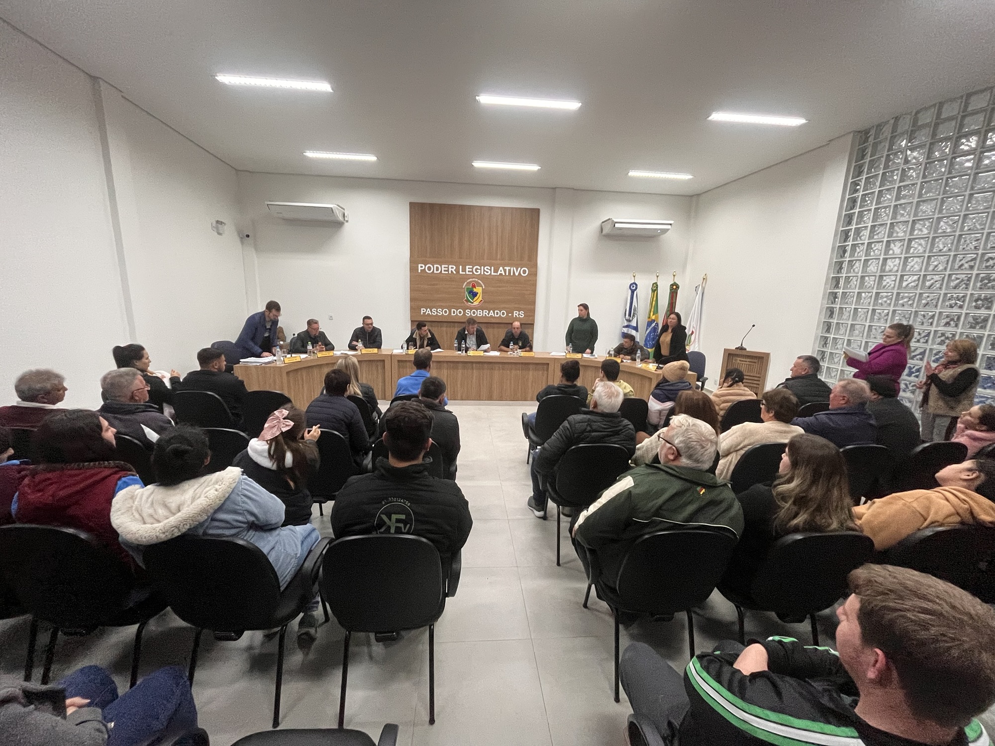Projeto é aprovado por 5 votos a 3 em sessão acirrada