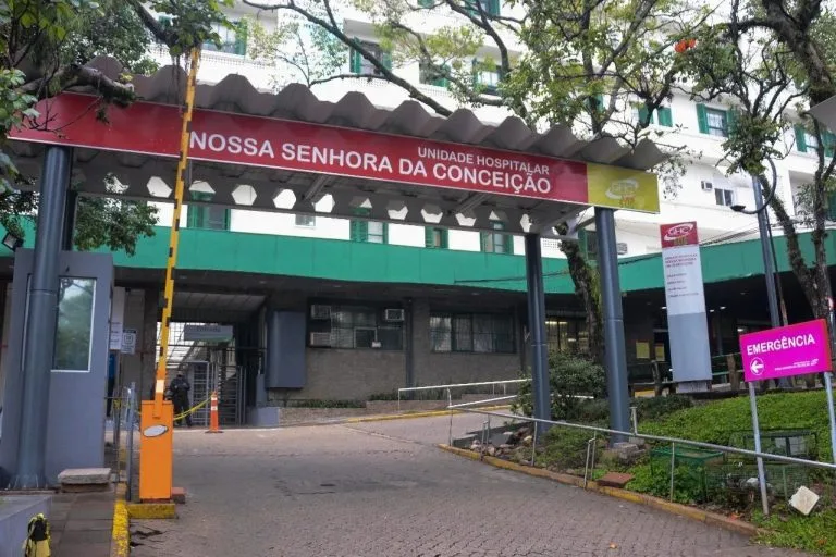 Especialista alerta para transmissão da Covid-19  após surto com duas mortes em hospital de Porto Alegre