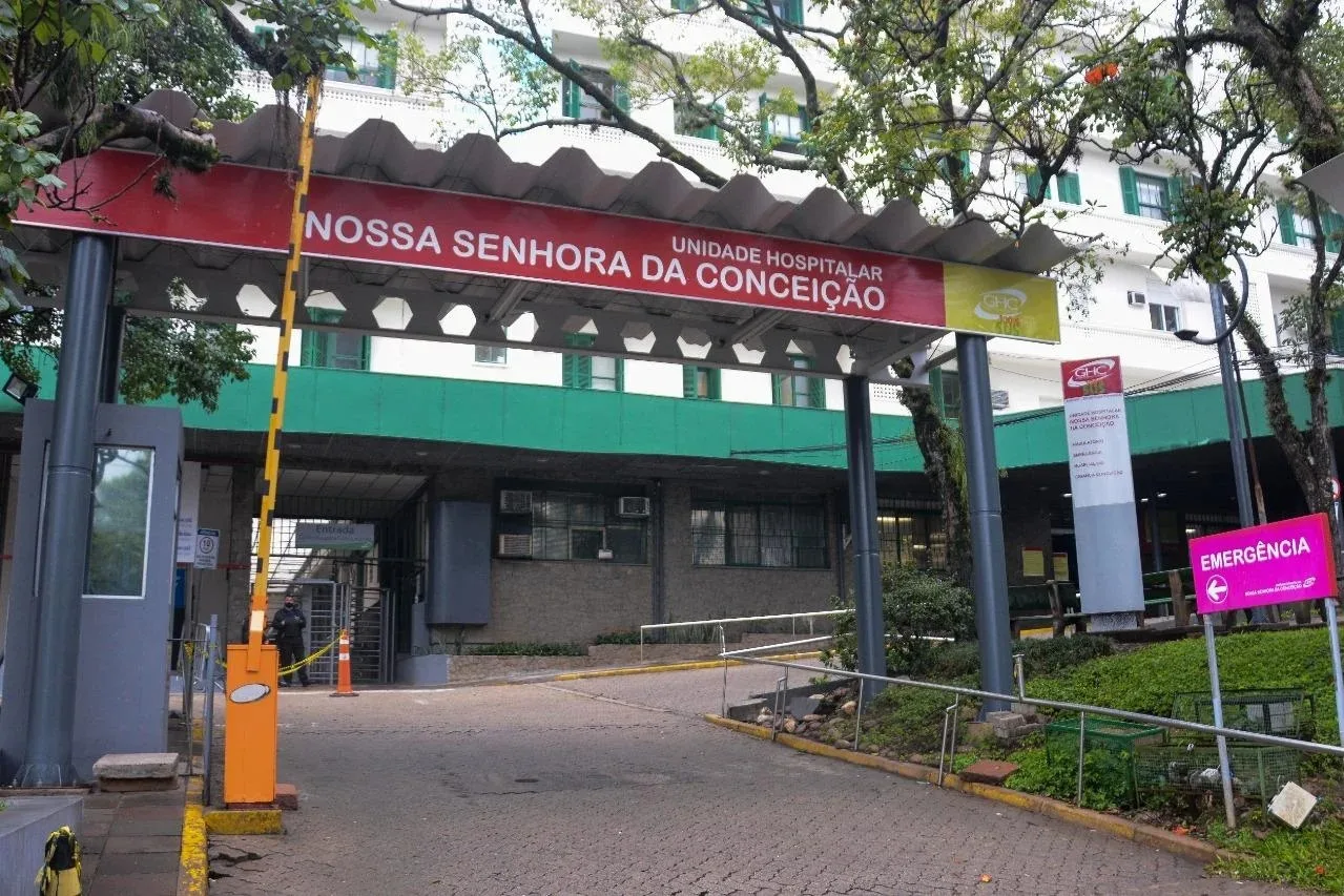Especialista alerta para transmissão da Covid-19
após surto com duas mortes em hospital de Porto Alegre