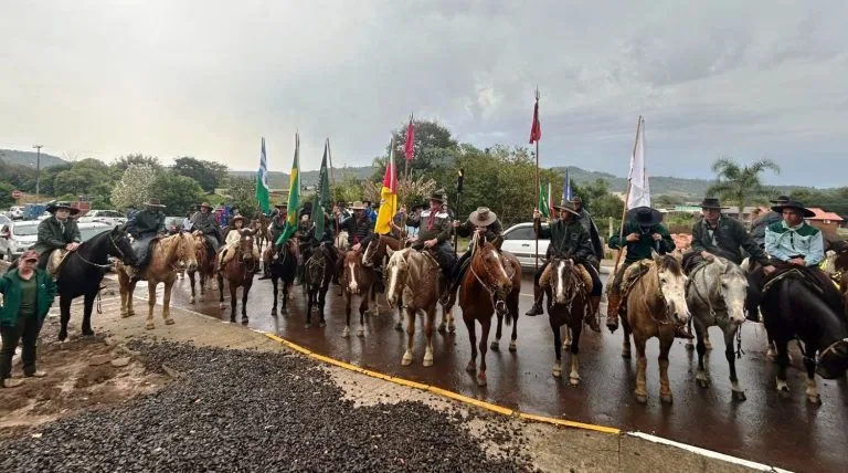 Ronda da Chama Crioula e atividades culturais marcam abertura da Semana Farroupilha