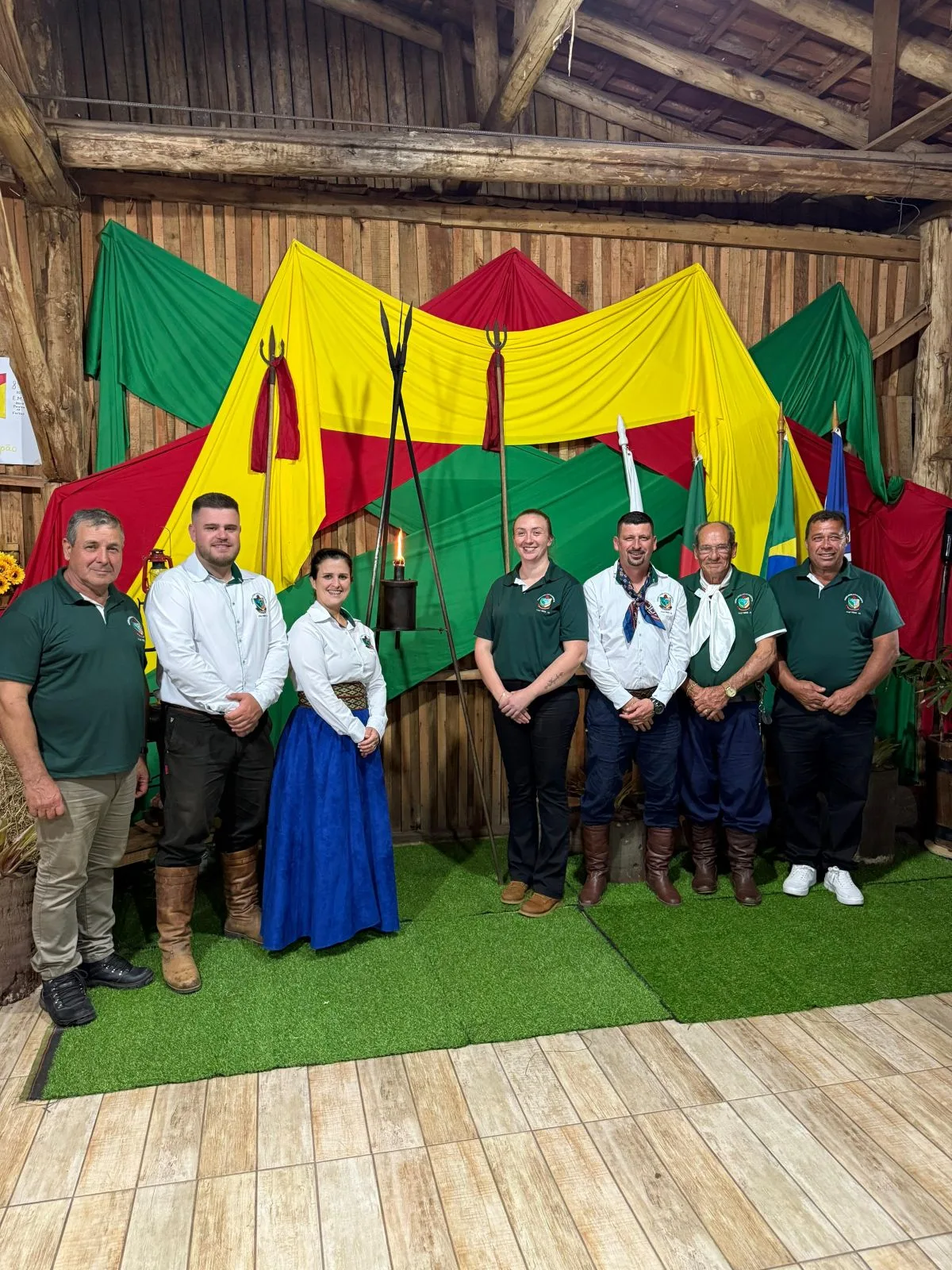 Câmara de Vereadores de Vale Verde realiza
ronda à Chama Crioula e presta homenagem a tradicionalistas