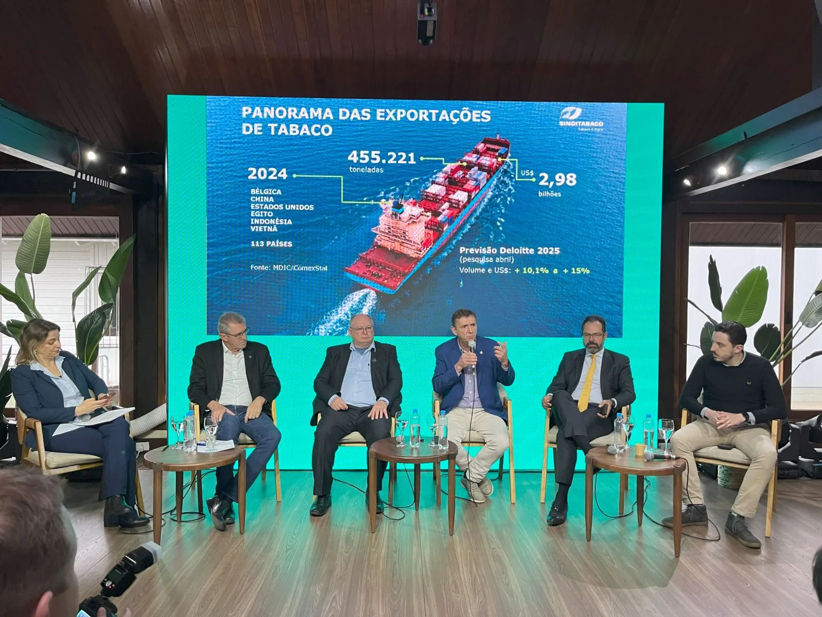 Desafios da cadeia produtiva do tabaco pautam eventos na Expointer