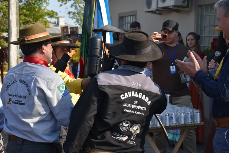 Fusão da Chama Crioula marca abertura oficial da Semana Farroupilha em Passo do Sobrado