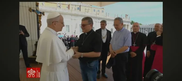 Dom Itacir Brassiani recebe benção do Papa Leão XIV