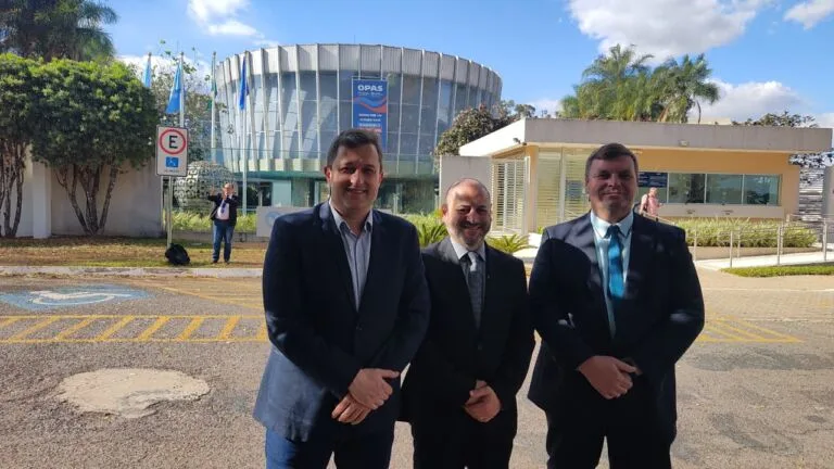 Amprotabaco reforça defesa do tabaco em reunião da Conicq em Brasília