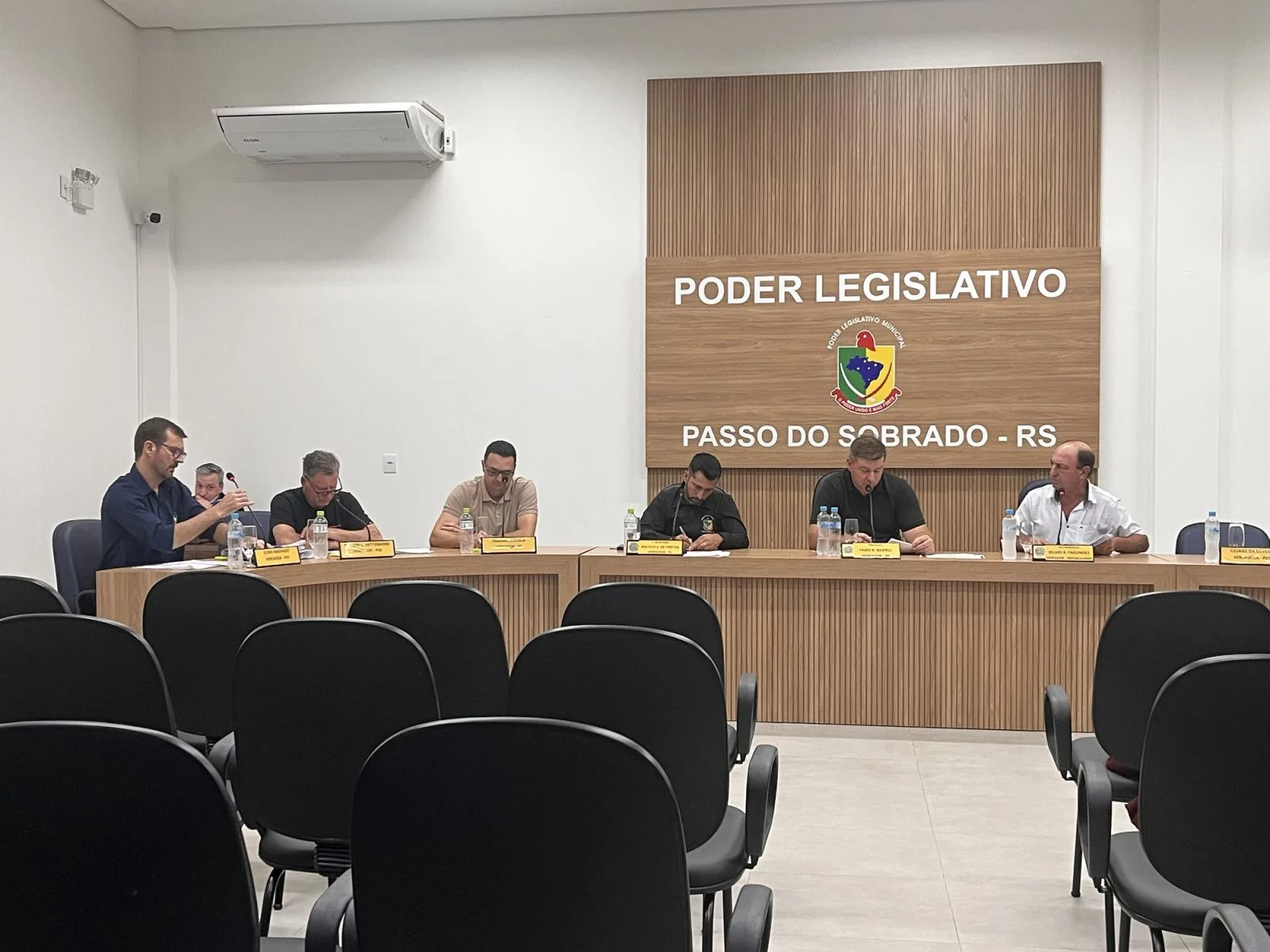 Clima esquenta na Câmara:
vereadores trocam farpas durante sessão