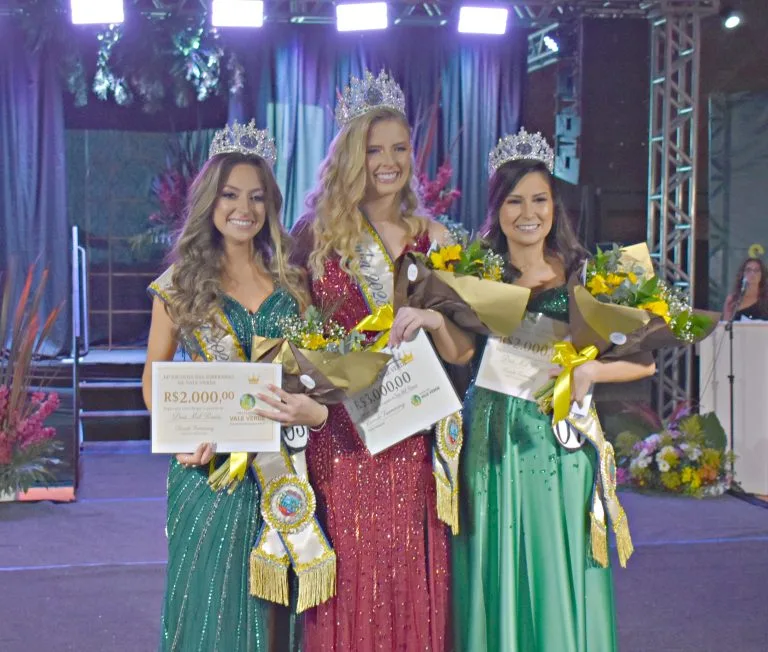 Vale Verde escolhe novo trio de soberanas em noite de emoção e celebração