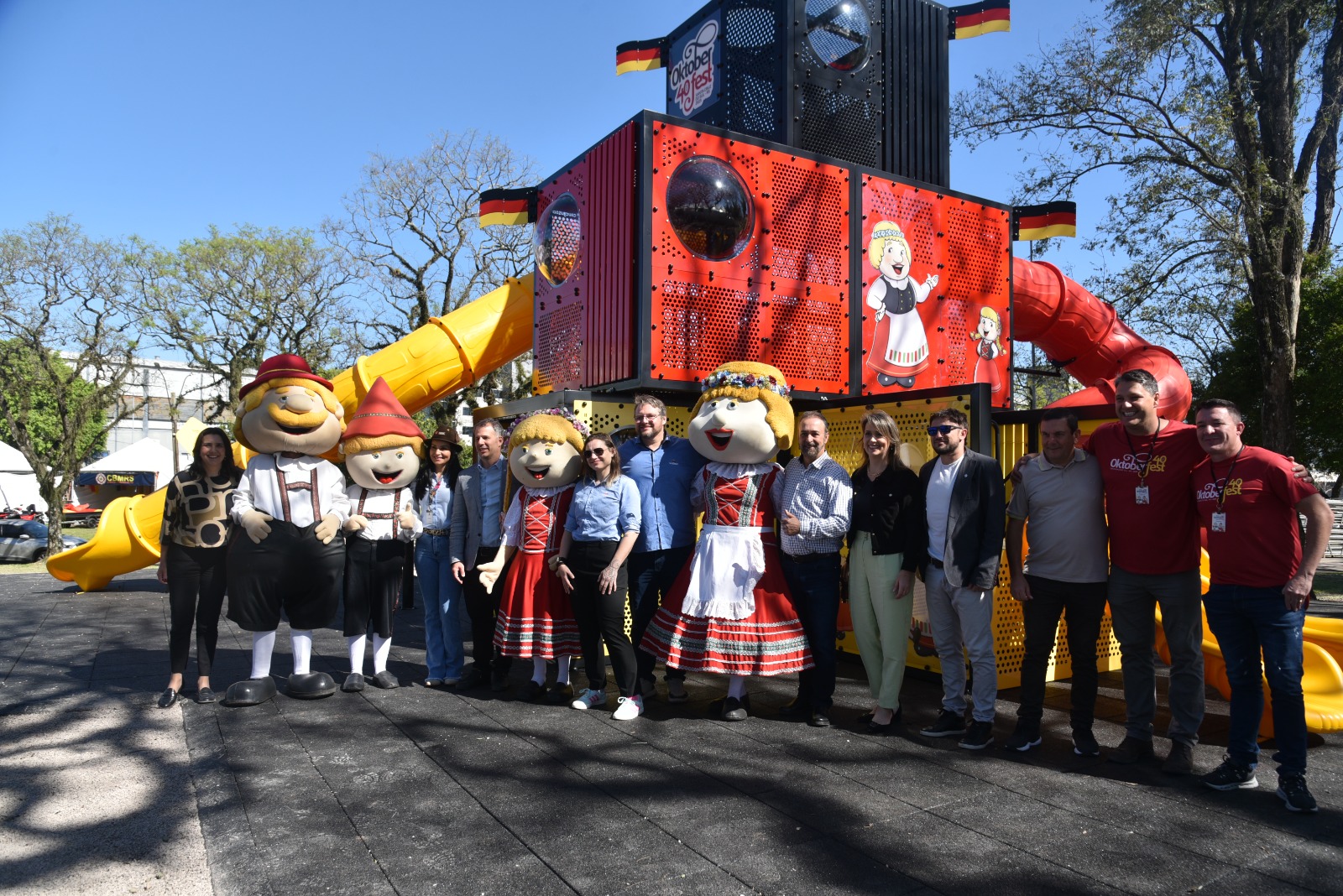 Xalingo entrega playground temático ao Parque da Oktoberfest