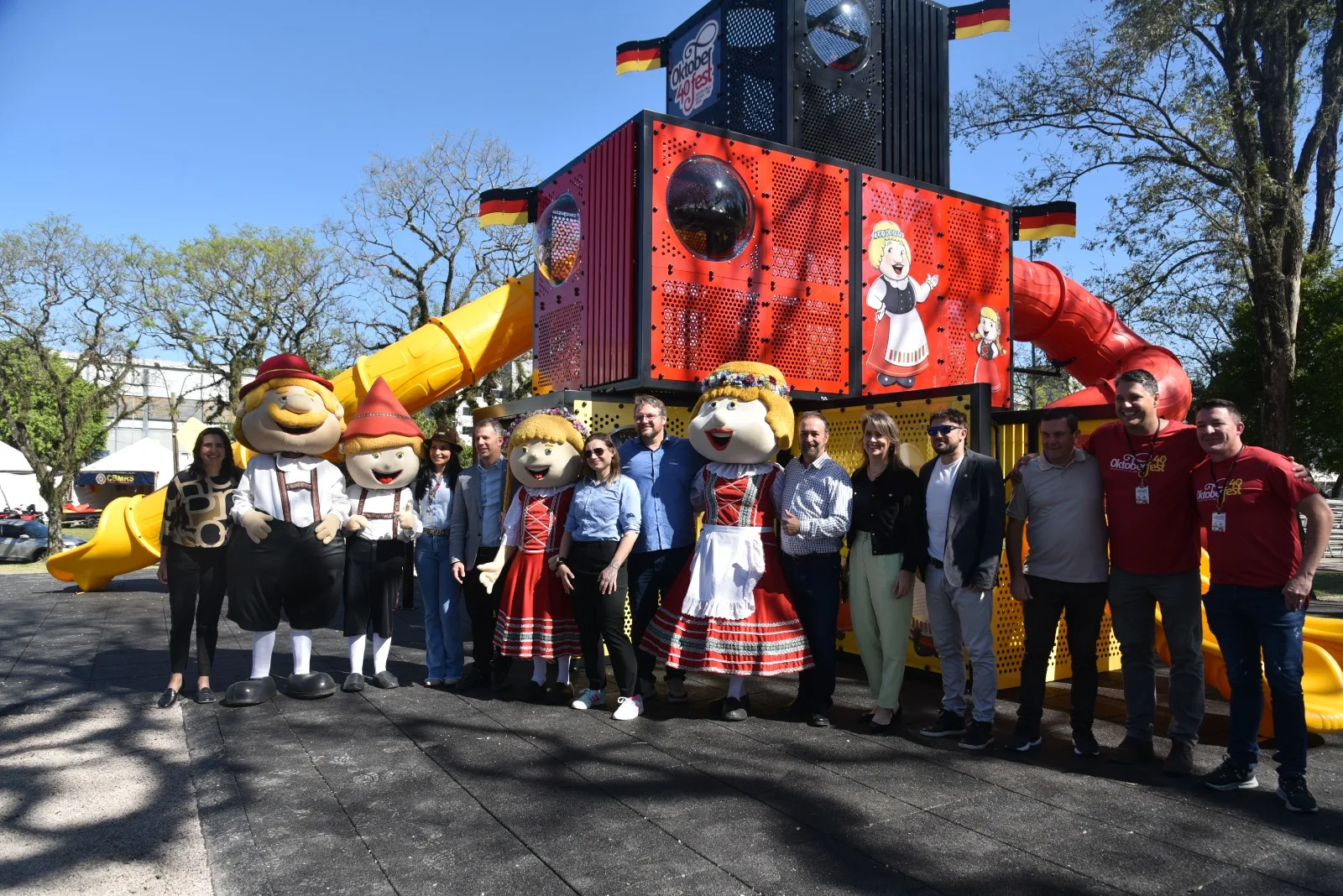 Xalingo entrega playground temático ao Parque da Oktoberfest
