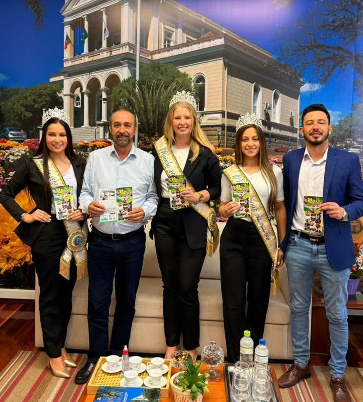 Soberanas e vice-prefeito convidam a região para o aniversário de Vale Verde