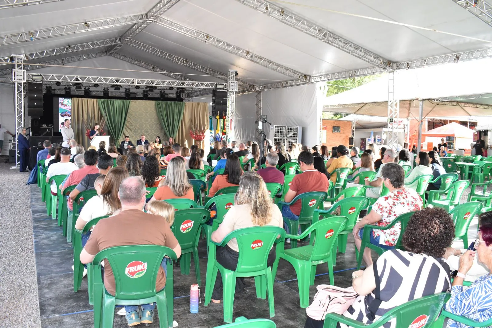 Jovens escritores são homenageados
no Concurso de Redação de Vale Verde