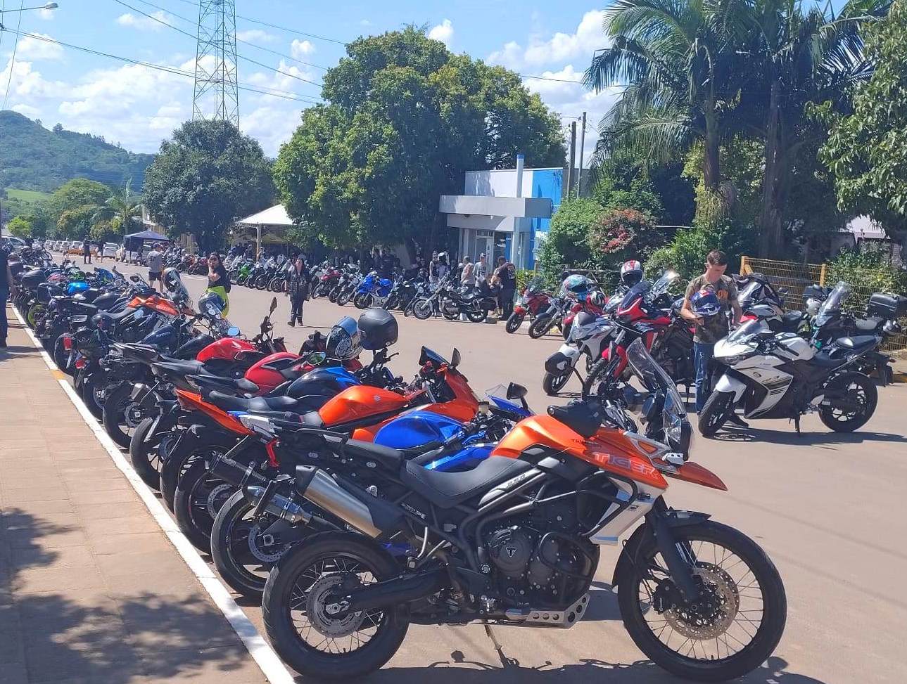 Encontro de Motociclistas e Carros Antigos promete agitar Vale Verde com muito rock e nostalgia