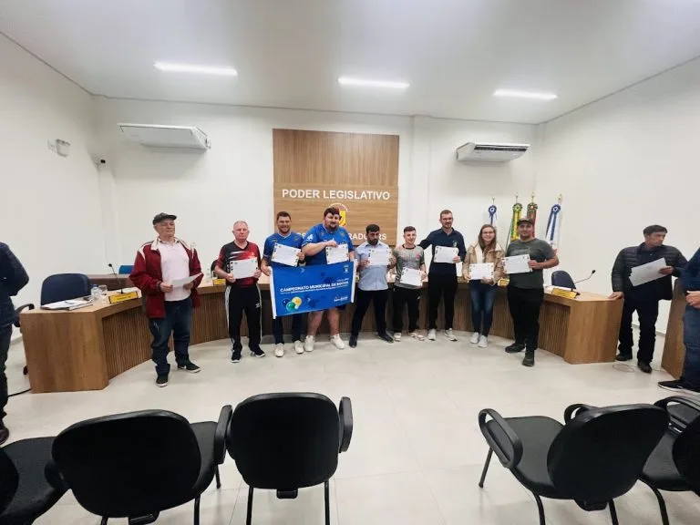 Câmara Municipal homenageia atletas
do Campeonato Municipal de Bocha 2025
