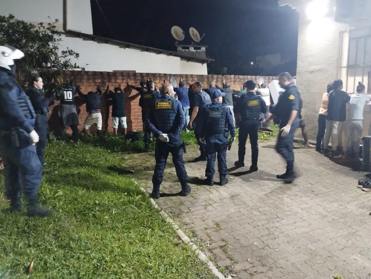Guarda Municipal prende dois foragidos e apreende munições em ações do fim de semana em Santa Cruz do Sul