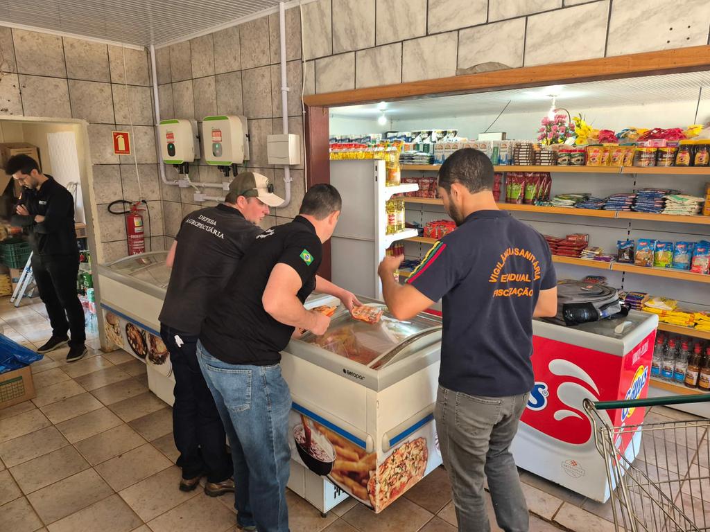 Liberato Salzano: FT Segurança dos Alimentos apreende 600kg de produtos impróprios e interdita estabelecimento