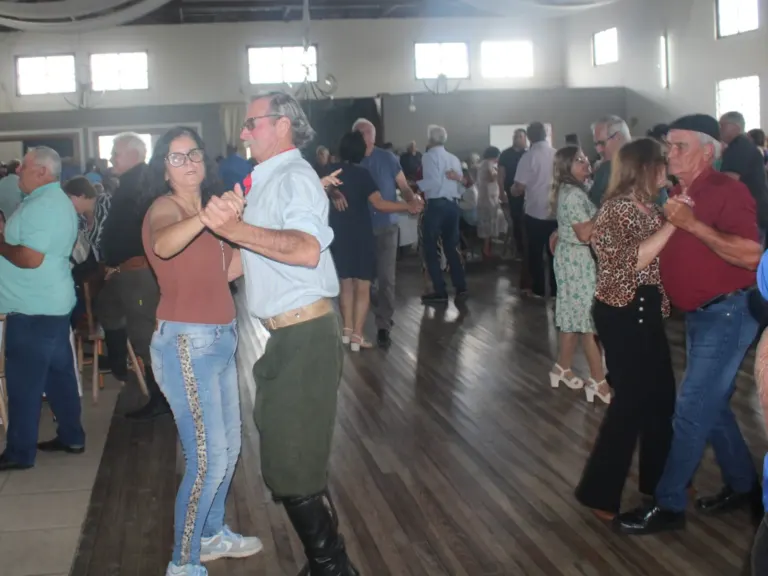 Festa do Idoso 2025 celebra alegria, convivência
e valorização da terceira idade em Passo do Sobrado
