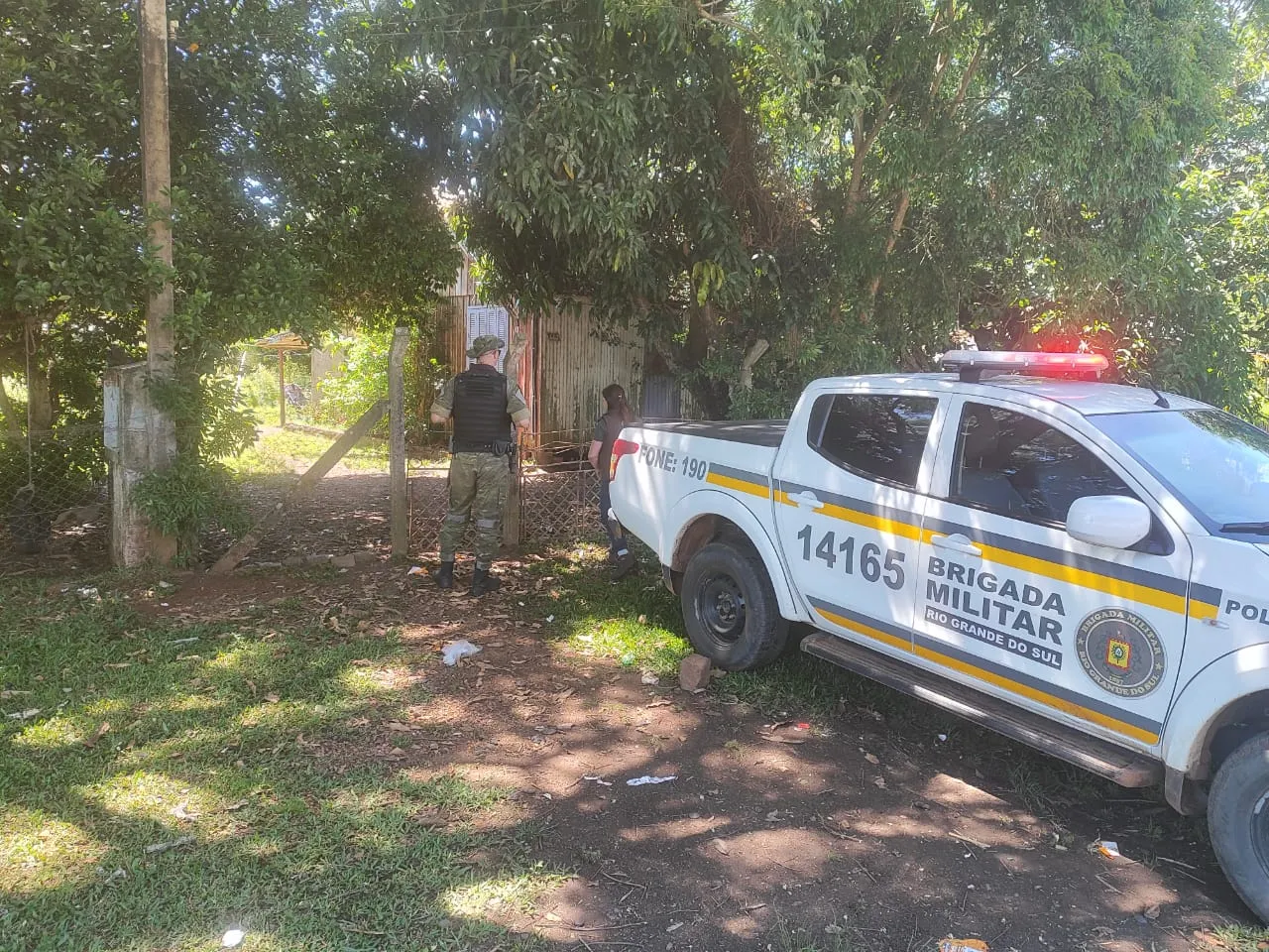 A BRIGADA MILITAR, ATRAVÉS DO 2º GPA/2º BABM – RIO PARDO, REALIZA AVERIGUAÇÃO DE DENÚNCIA DE MAUS-TRATOS A ANIMAIS EM ÁREA URBANA DO MUNICÍPIO DE GENERAL CÂMARA.