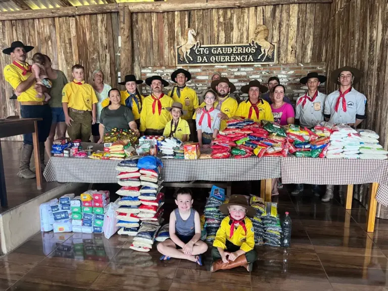 Cavalgada do CTG arrecada 608
quilos de alimentos em Passo do Sobrado
