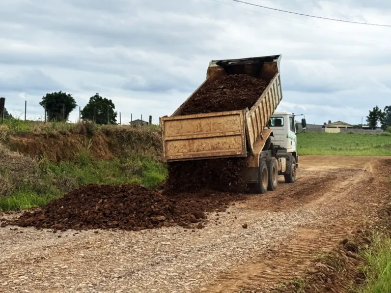 Interior de Passo do Sobrado recebe força-tarefa para melhorias em estradas e infraestrutura hídrica
