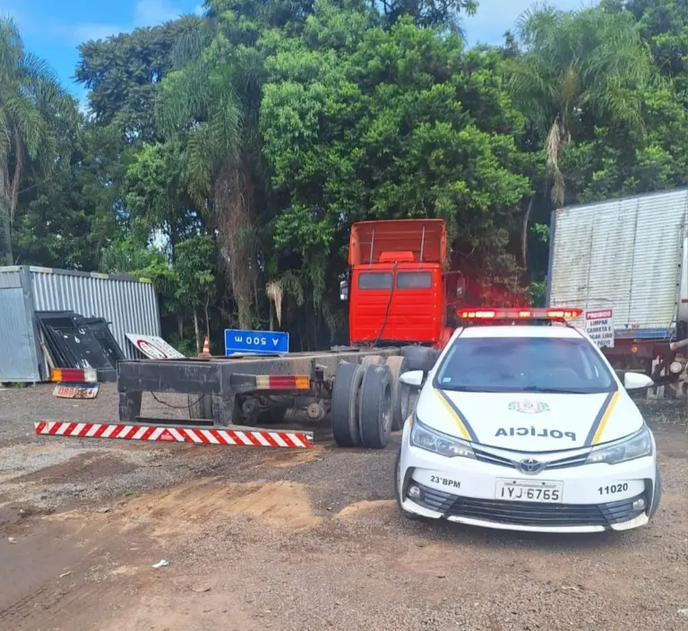 Brigada Militar recupera caminhão furtado e prende casal em flagrante em Venâncio Aires