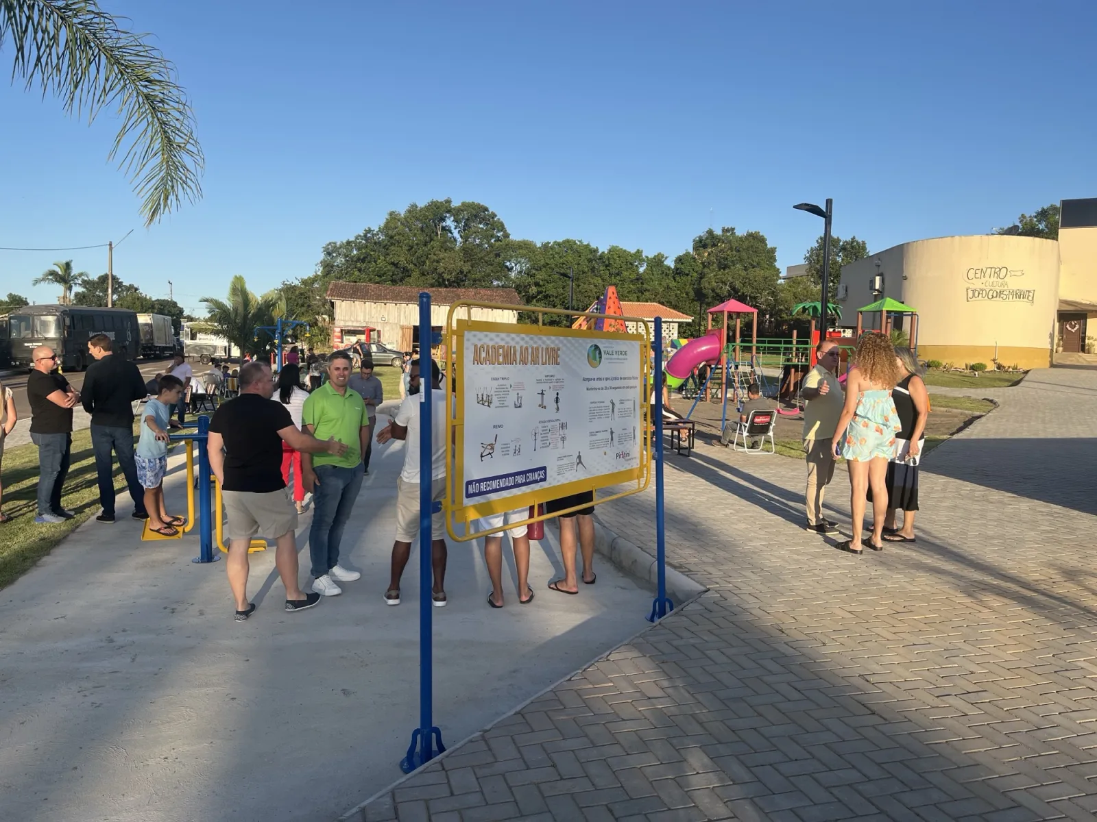 Prefeito em exercício destaca conquista histórica na inauguração da nova praça de Vale Verde