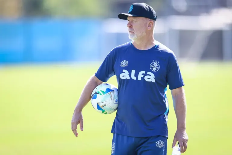 Mano Menezes descarta ingresso na política e prioriza novo projeto no futebol internacional