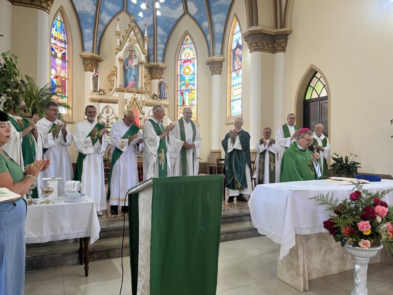 Padre Hilário Gonçalves toma posse como pároco da Paróquia Nossa Senhora do Rosário, em Passo do Sobrado