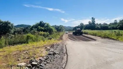 Prefeitura de Santa Cruz do Sul inicia recuperação da Estrada da Malhada e projeta ligação asfáltica com a RS-405