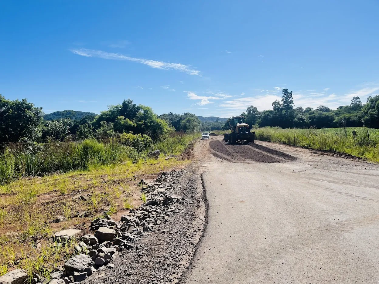 Prefeitura de Santa Cruz do Sul inicia recuperação da Estrada da Malhada e projeta ligação asfáltica com a RS-405