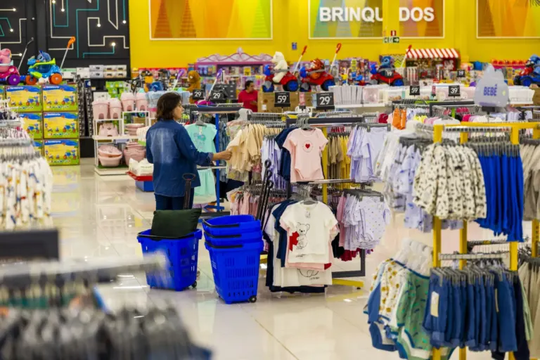 Comércio é o segundo setor que mais reteve empregos em Santa Cruz em 2025