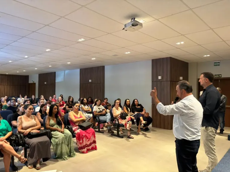 Prefeitura dá posse a novos servidores da Educação