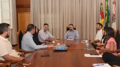 Prefeito recebe representantes da Sacyr para buscar solução à situação das famílias da RSC-287