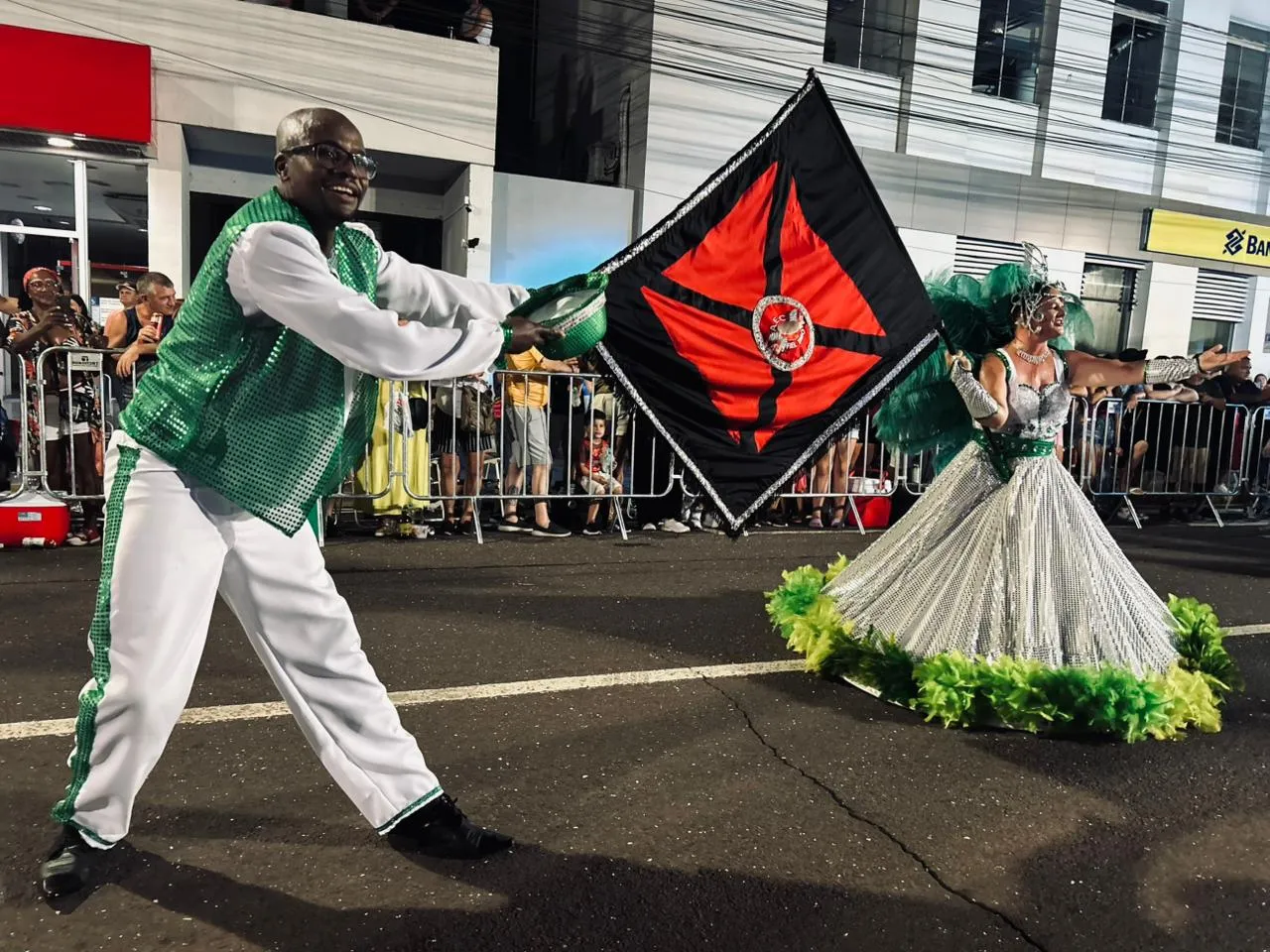 CarnaVaires 2026 terá três dias de folia e programação diversificada na Rua Grande