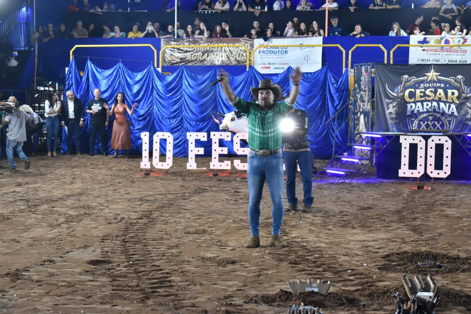 Abertura da Festa do Búfalo lota arena de rodeios em Passo do Sobrado