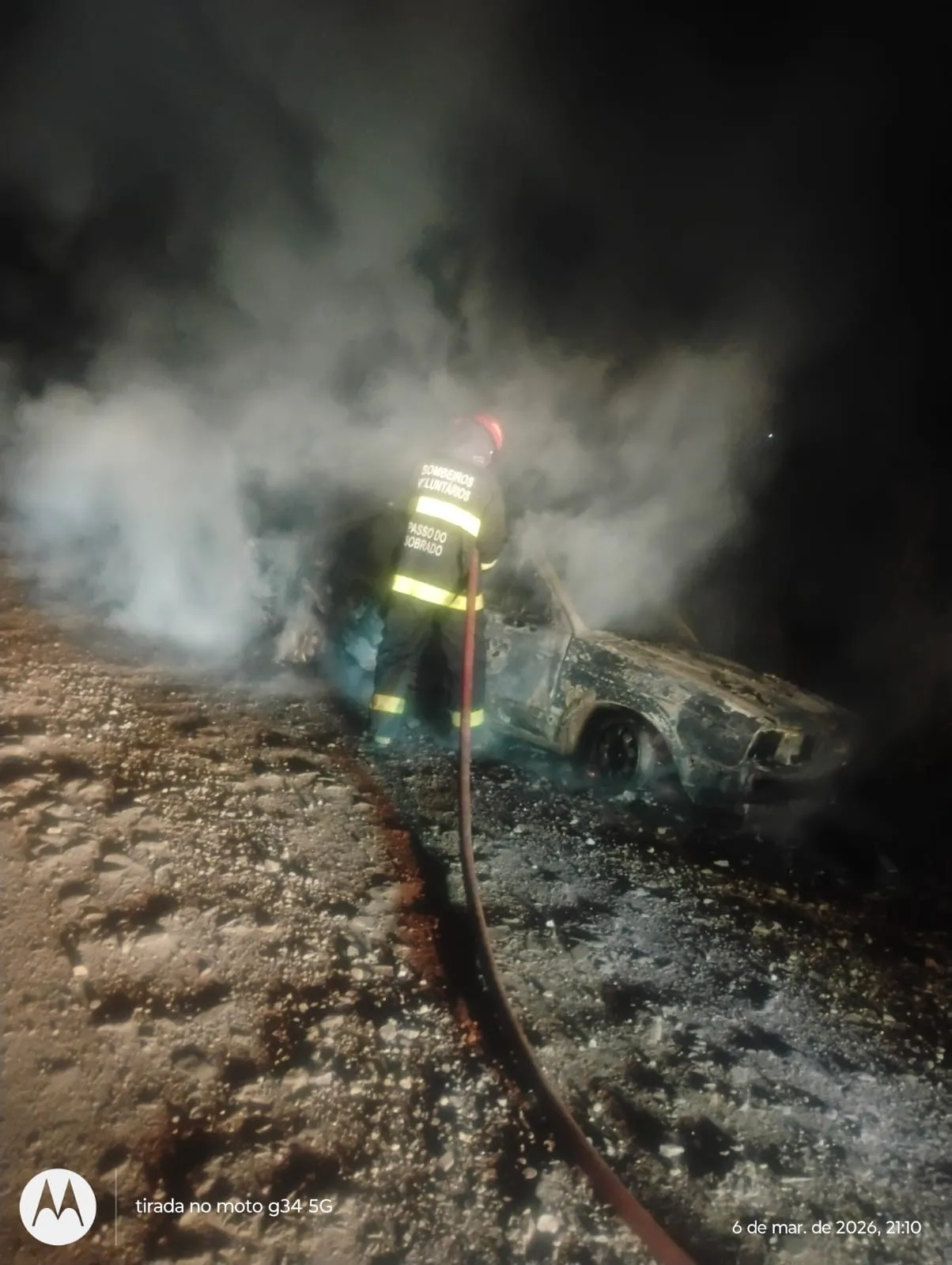 Carro é destruído por incêndio na localidade de Malhada, em Passo do Sobrado