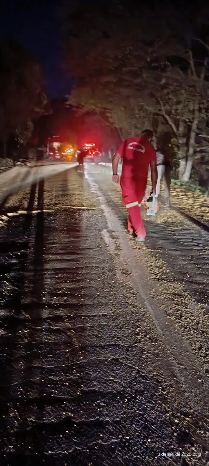 Limpeza da ERS-405 mobiliza Bombeiros Voluntários após acidente em Vale Verde