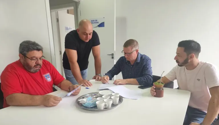 Prefeitura renova convênio com Bombeiros Voluntários