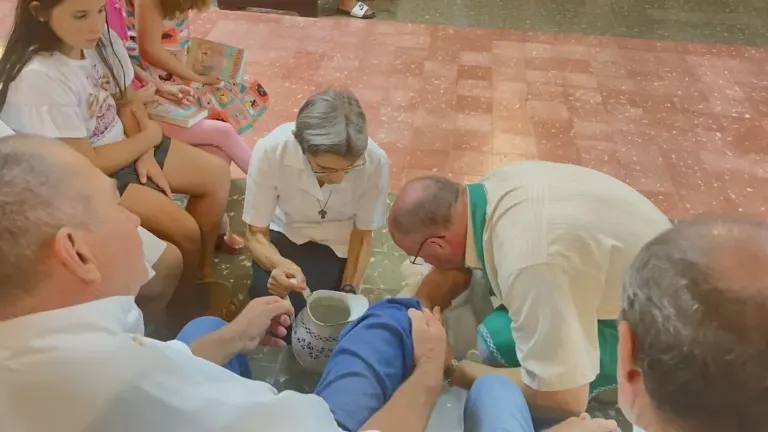 Missa do Lava-Pés reúne fiéis e emociona comunidade em Passo do Sobrado