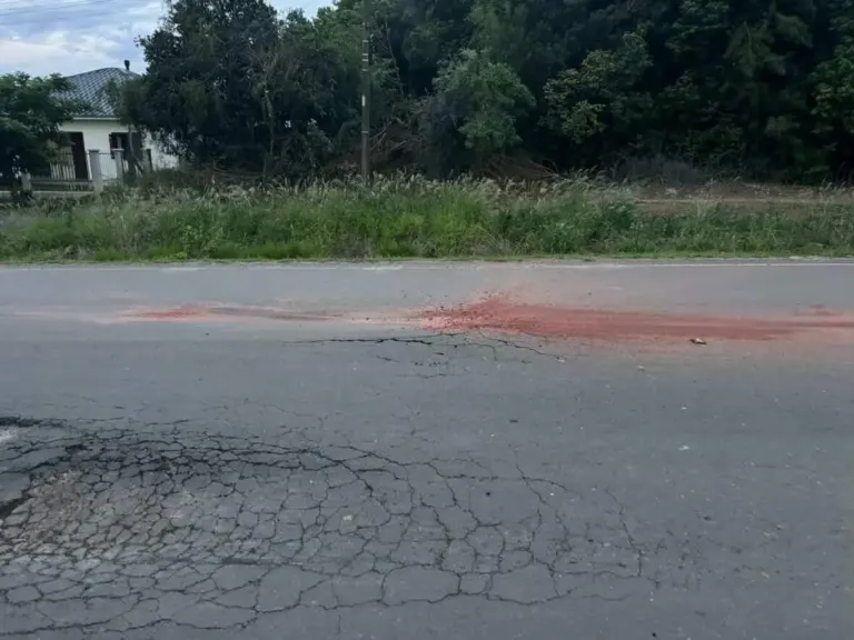 Alerta de moradores aponta risco em via de Passo do Sobrado