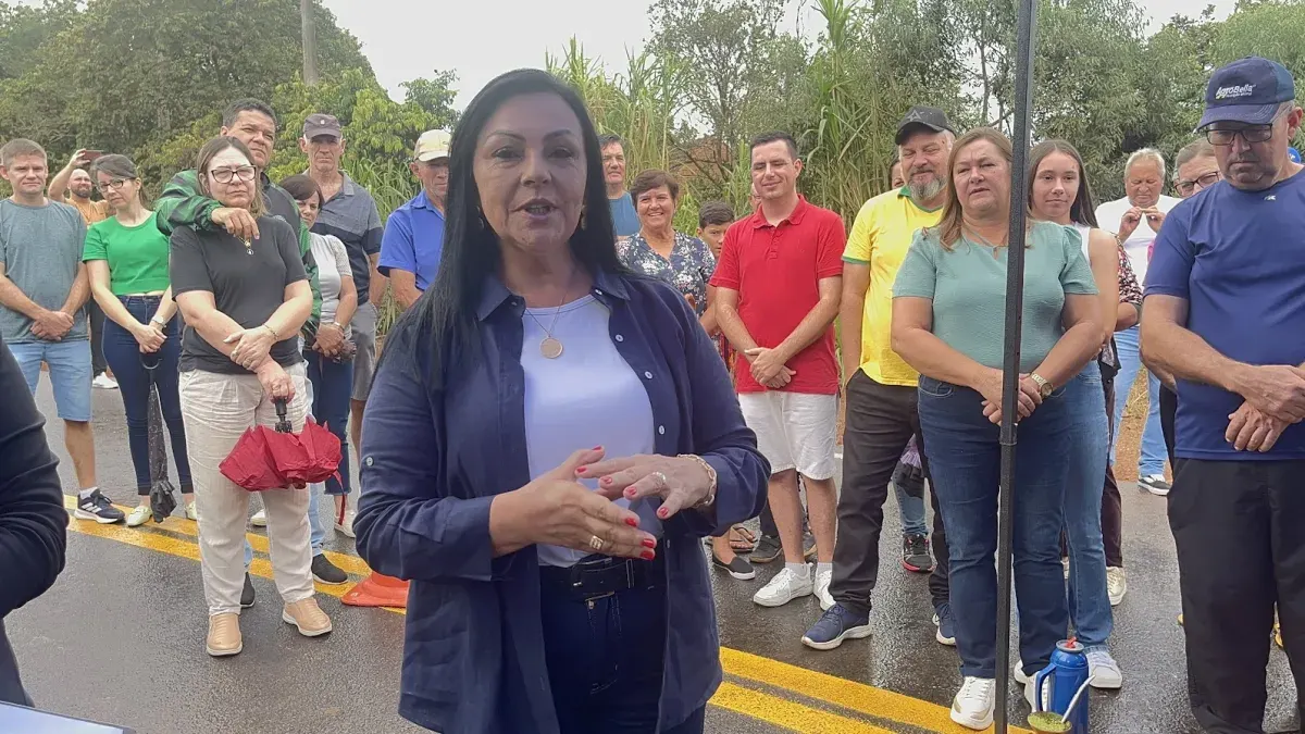 Deputada Kelly Moraes destaca integração regional e projeta continuidade de obras durante inauguração de pavimentação
