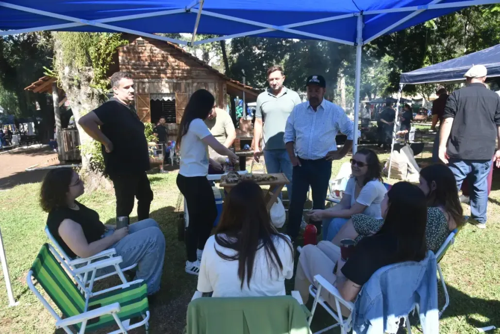 Dia do Churrasco e Chimarrão: Praça da Bandeira atrai grande público para celebrar a data