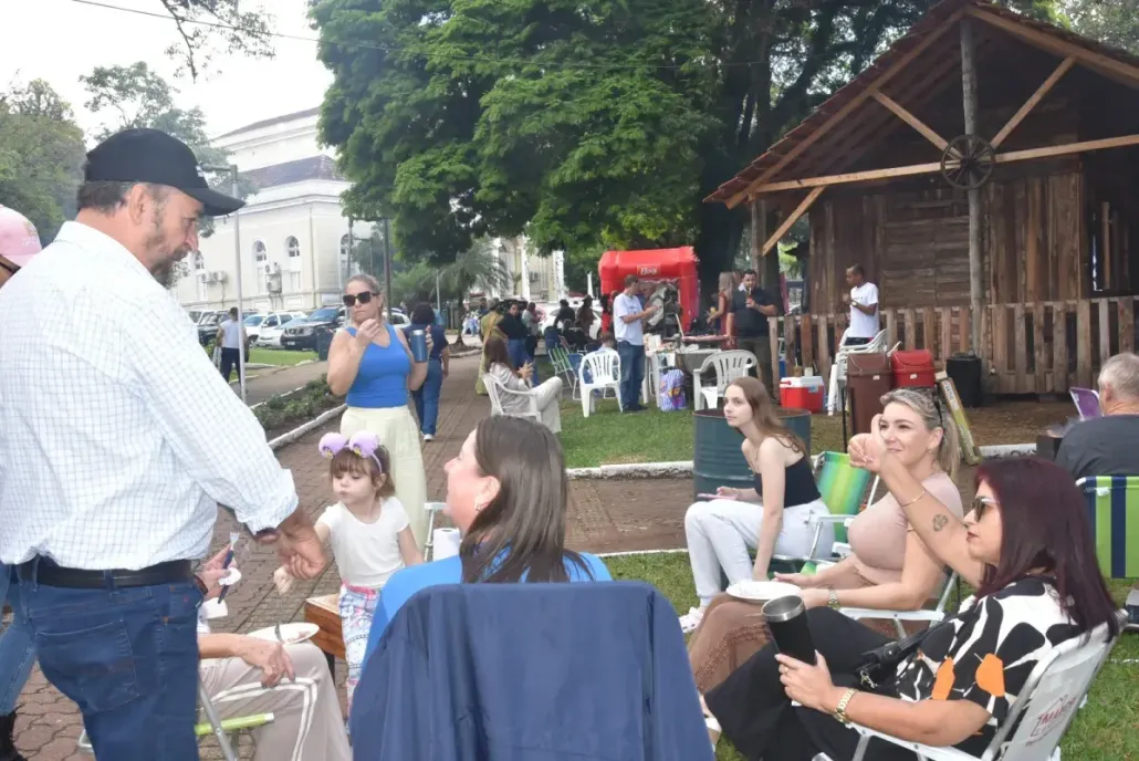 Dia do Churrasco e Chimarrão: Praça da Bandeira atrai grande público para celebrar a data